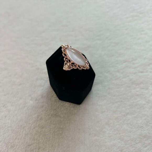 Rose Gold, Retro-Antique Filigree Designed Ring Setting of Light Silky Moonstone - Picture 3 of 8